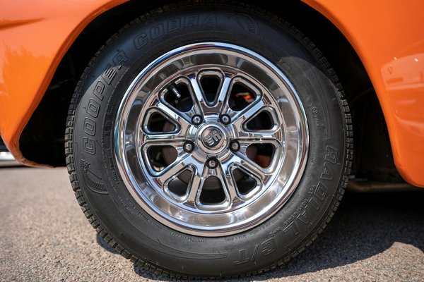 Les indispensables accessoires pour sublimer votre voiture de luxe